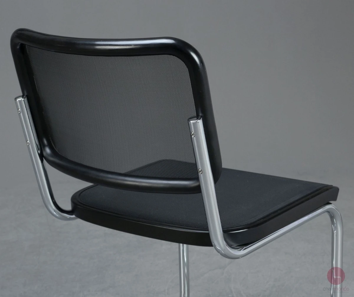 Thonet S32 N Freischwinger in Schwarz mit Netzgewebe