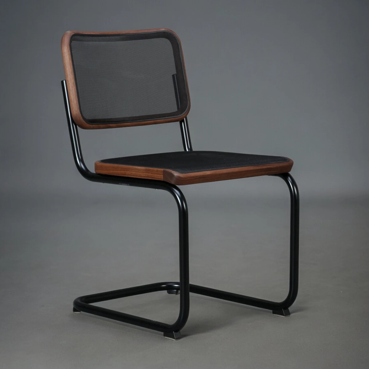 Thonet Stuhl S32 N Pure Materials - Nussbaum Holz