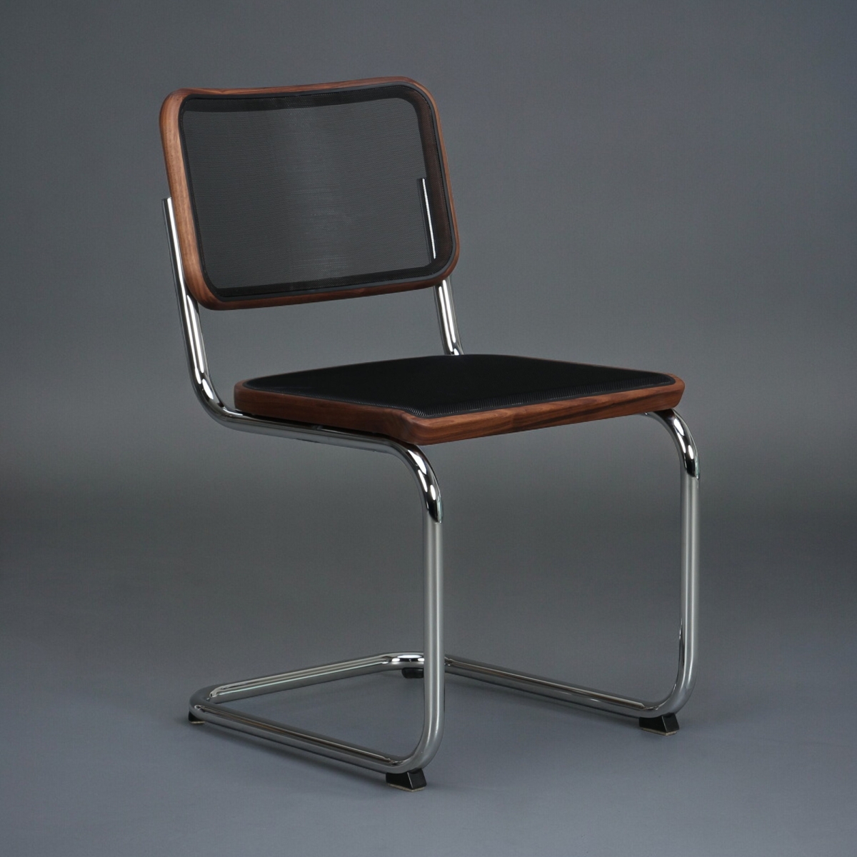 Preview: Thonet S32 N Pure Materials Freischwinger verchromt mit Edelholz + Netzgewebe
