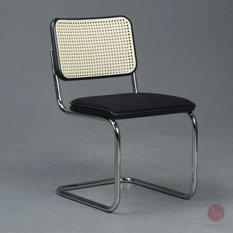 Thonet S32 SP Freischwinger Schwarz mit gepolsteter Sitzfläche und Geflecht Rückenlehne gebraucht