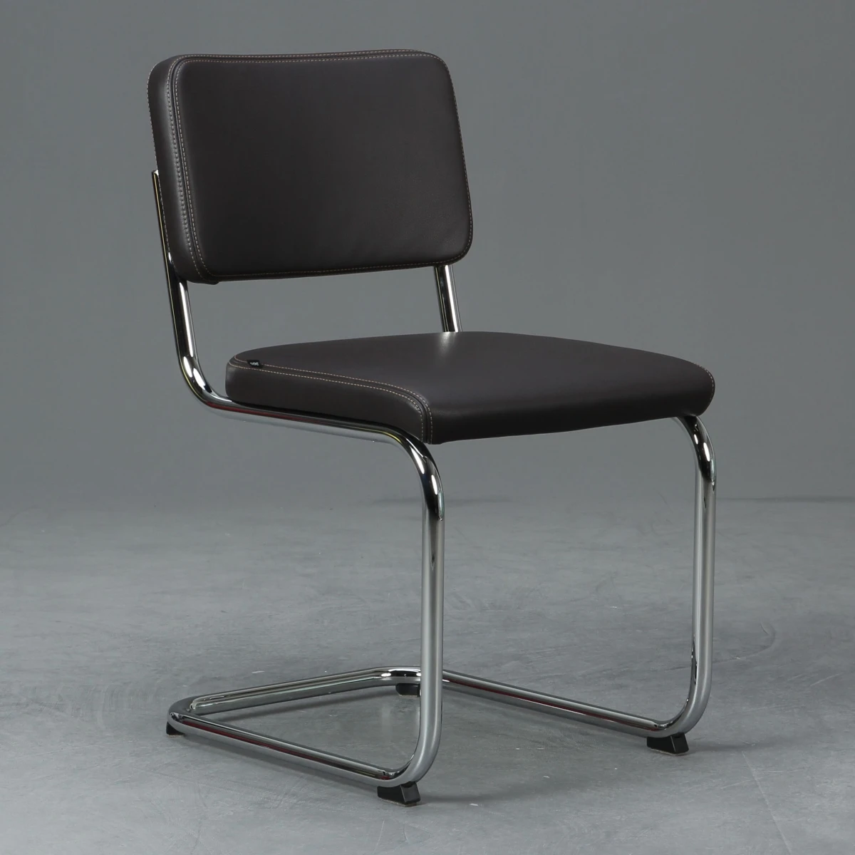Thonet S32 PV Nappaleder dunkelbraun Pure Materials