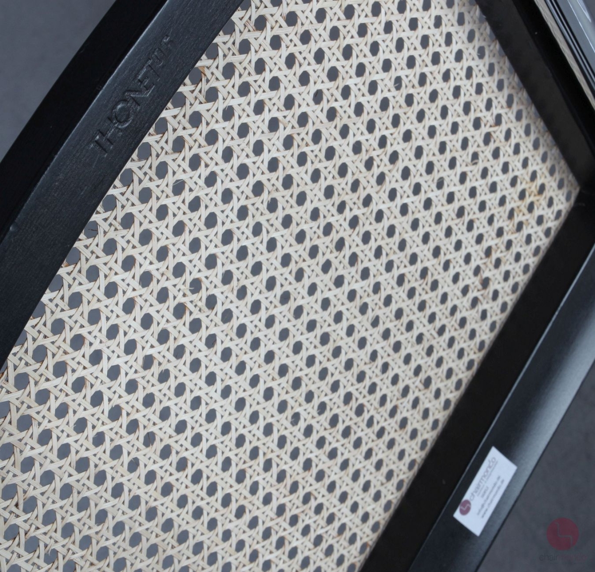 Thonet S32 Freischwinger Schwarz mit patiniertem Geflecht gebraucht