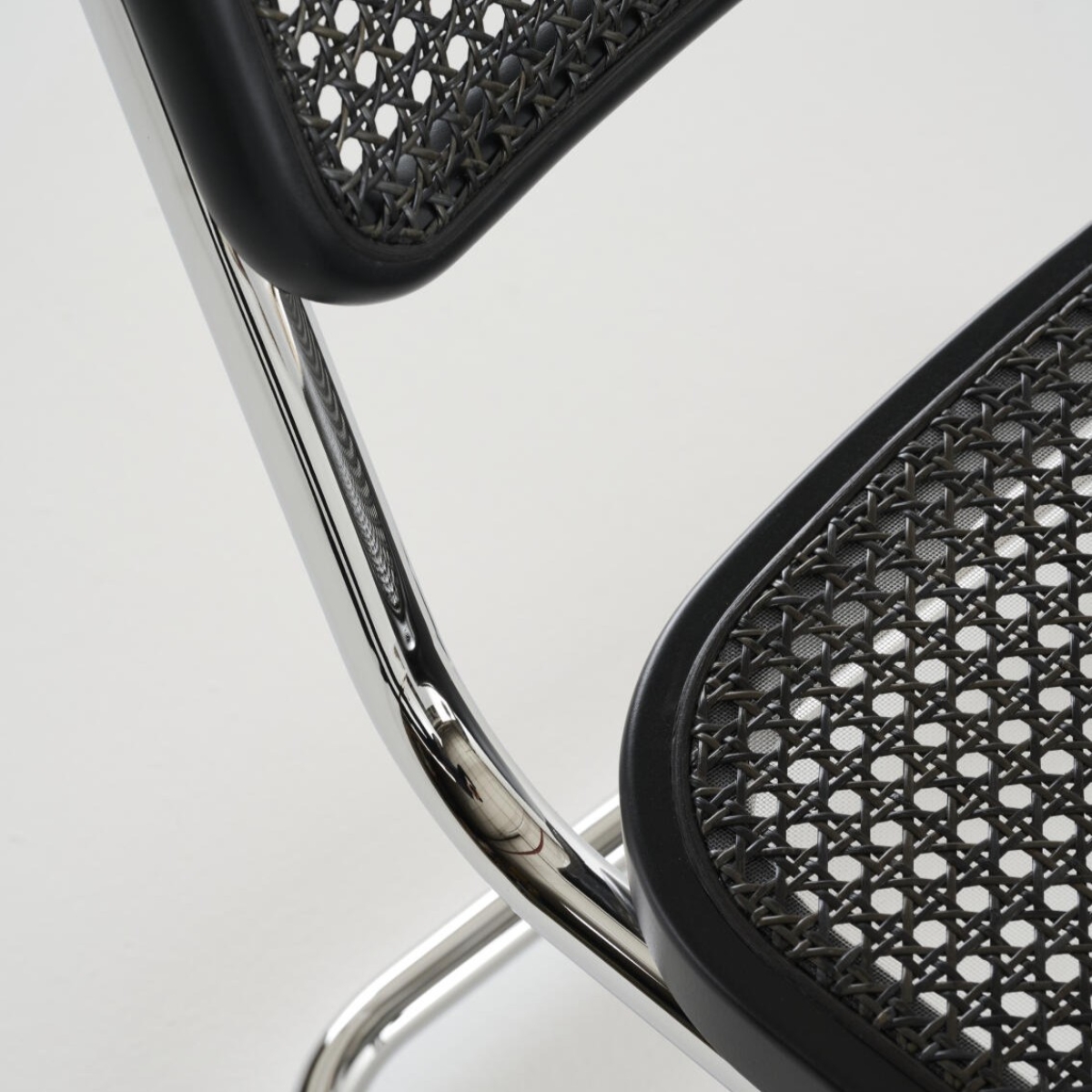 Preview: Thonet S 32 VL Dark Melange Geflecht aus Buche schwarz gebeizt Detailansicht