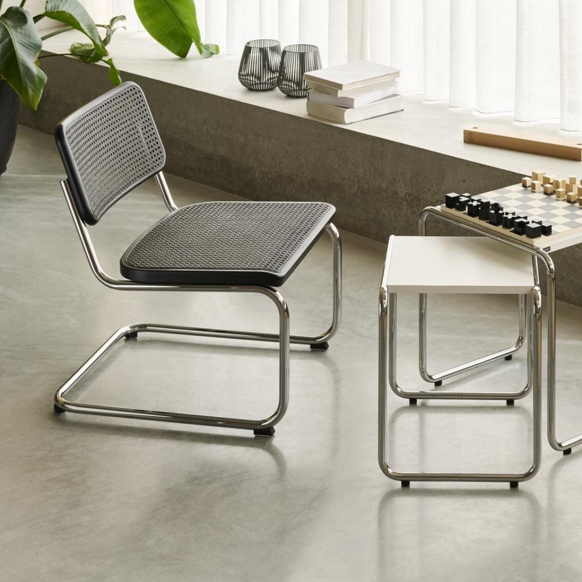 Thonet S 32 VL Dark Melange Geflecht aus Buche schwarz gebeizt Interieurbild