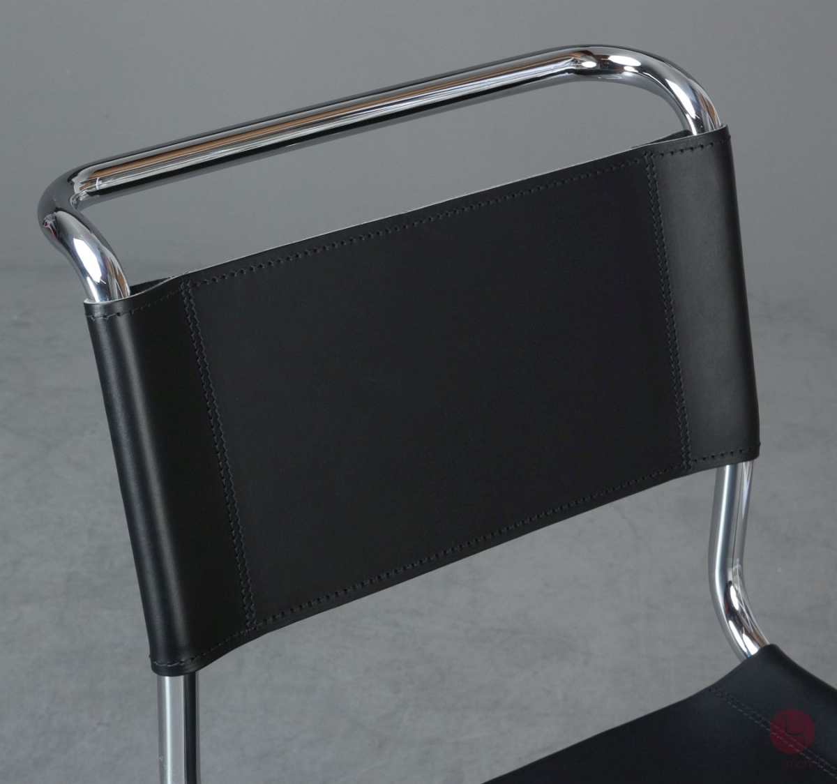 Preview: Thonet S33 Freischwinger mit erneuertem schwarzen Leder Rückenlehne Front Rechts
