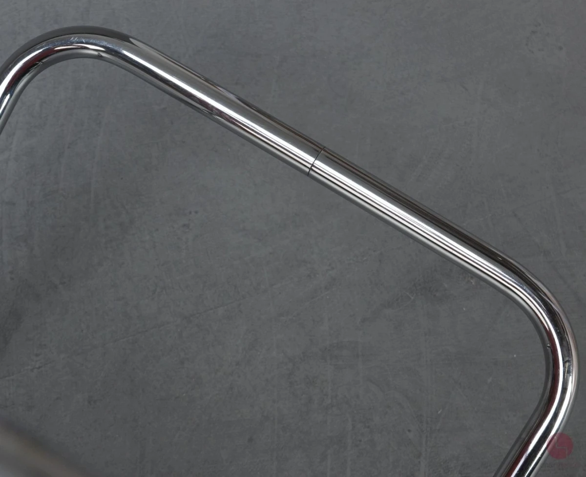 Thonet S33 N Freischwinger mit erneuertem rotem Netzgewebe gebraucht