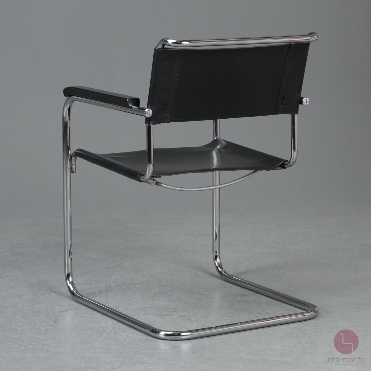 Preview: Thonet S34 Freischwinger Leder Schwarz mit Armlehnen gebraucht