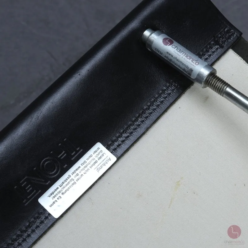 Thonet S34 Freischwinger mit schwarzem Leder gebraucht