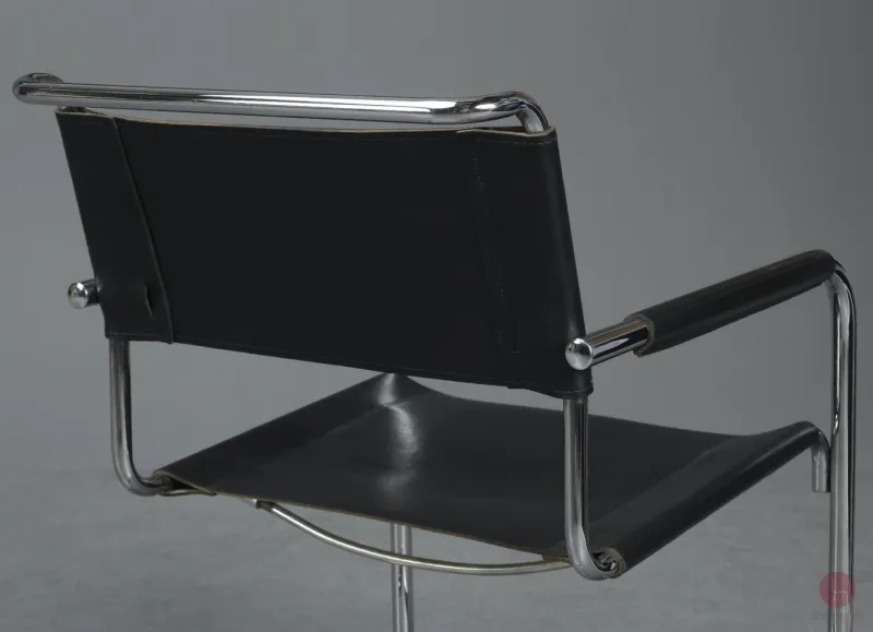 Thonet S34 Freischwinger mit schwarzem Leder gebraucht