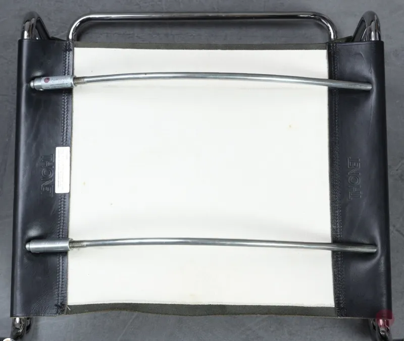 Thonet S34 Freischwinger mit schwarzem Leder gebraucht
