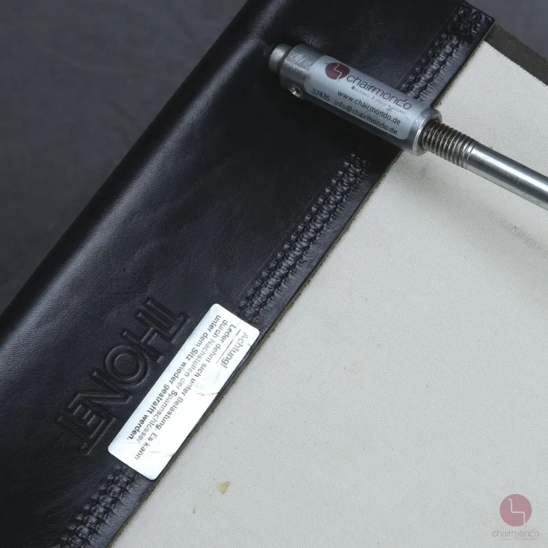Thonet S34 Freischwinger mit schwarzem Leder gebraucht