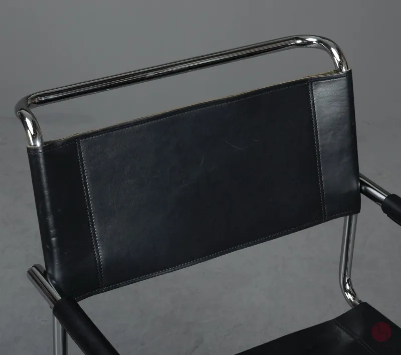 Thonet S34 Freischwinger mit schwarzem Leder gebraucht