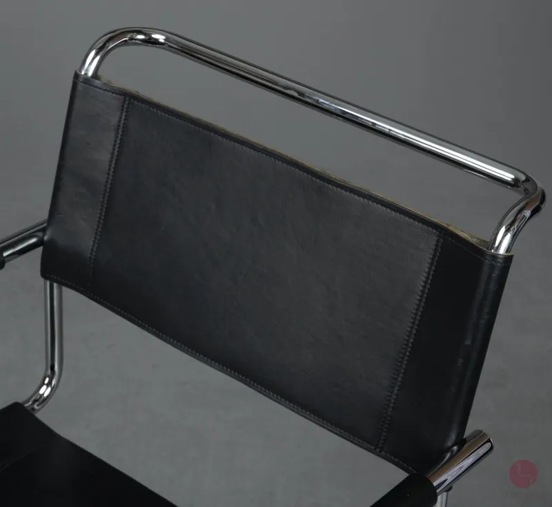 Thonet S34 Freischwinger mit schwarzem Leder gebraucht