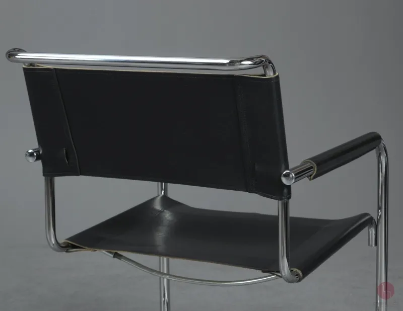 Thonet S34 Freischwinger mit schwarzem Leder gebraucht
