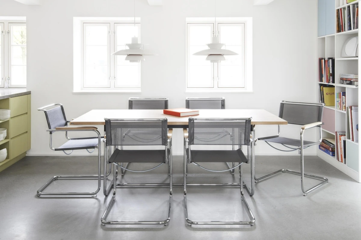 Thonet S34 N Freischwinger Netzgewebe Silber Interior