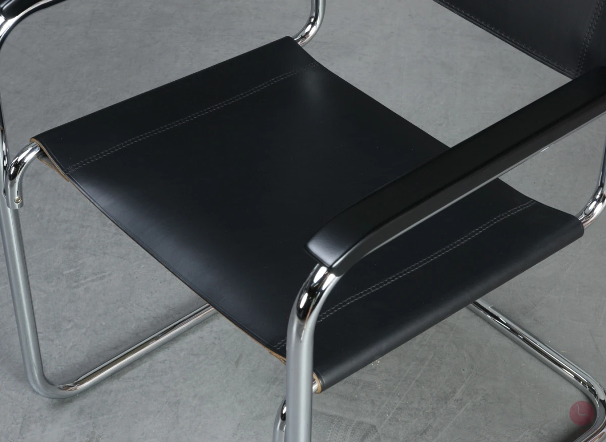 Thonet S34 Freischwinger mit schwarzem Leder um 2015 gebraucht