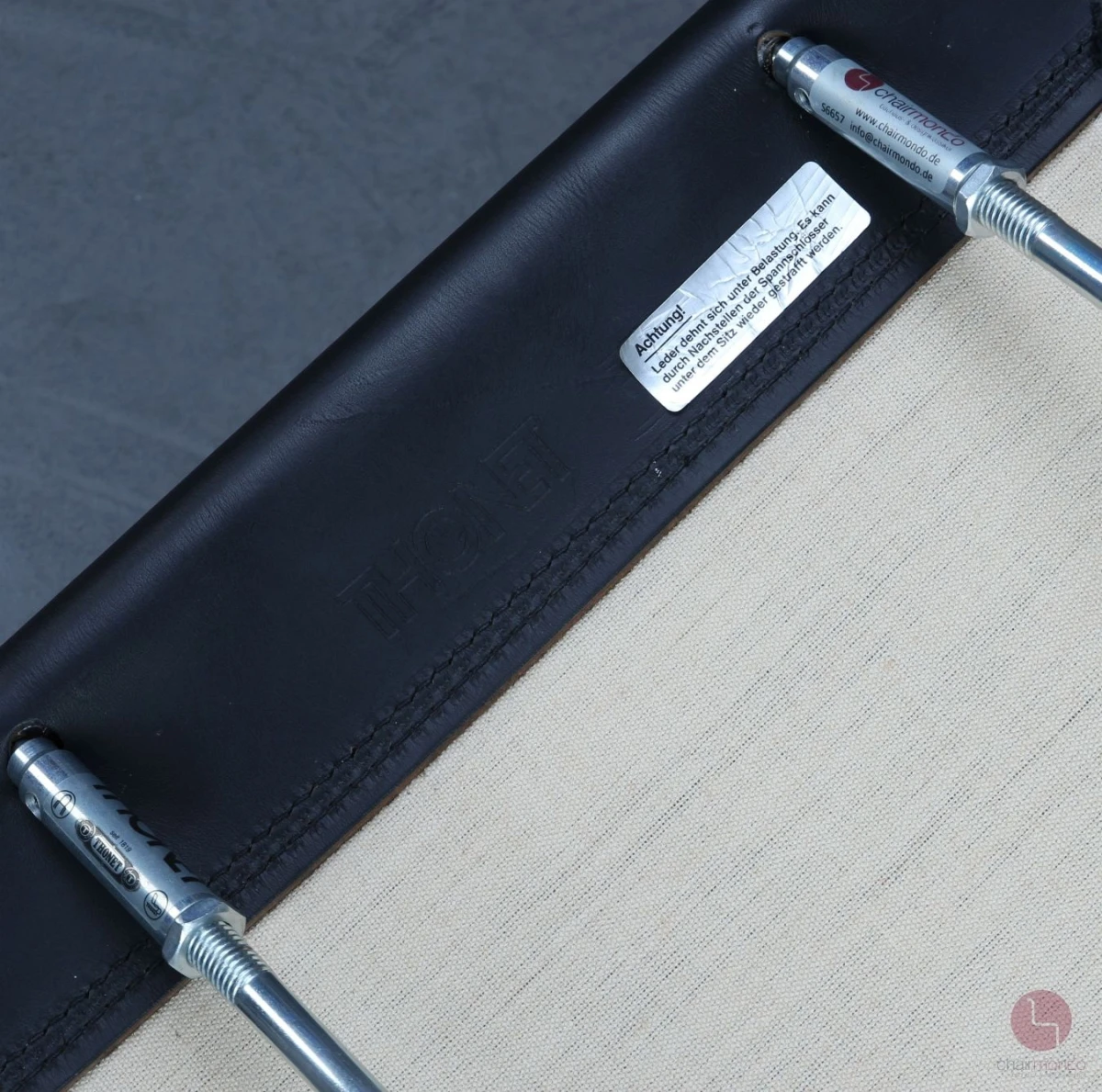 Thonet S34 Freischwinger mit schwarzem Leder um 2015 gebraucht