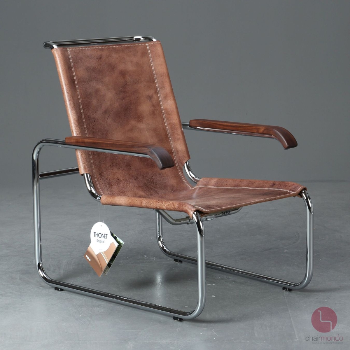 Thonet S35 mit Büffelleder und Nussbaum Armlehnen
