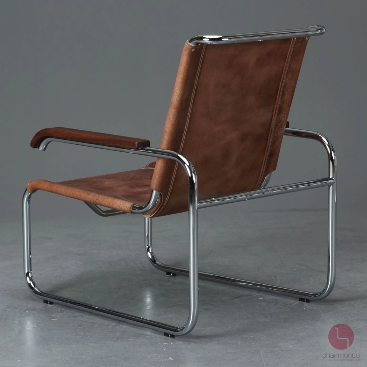 Thonet S35 mit Büffelleder und Nussbaum Armlehnen