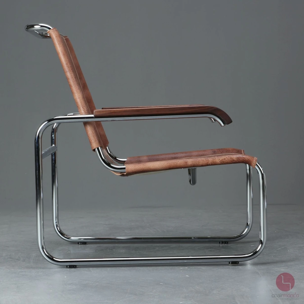 Thonet S35 mit Büffelleder und Nussbaum Armlehnen