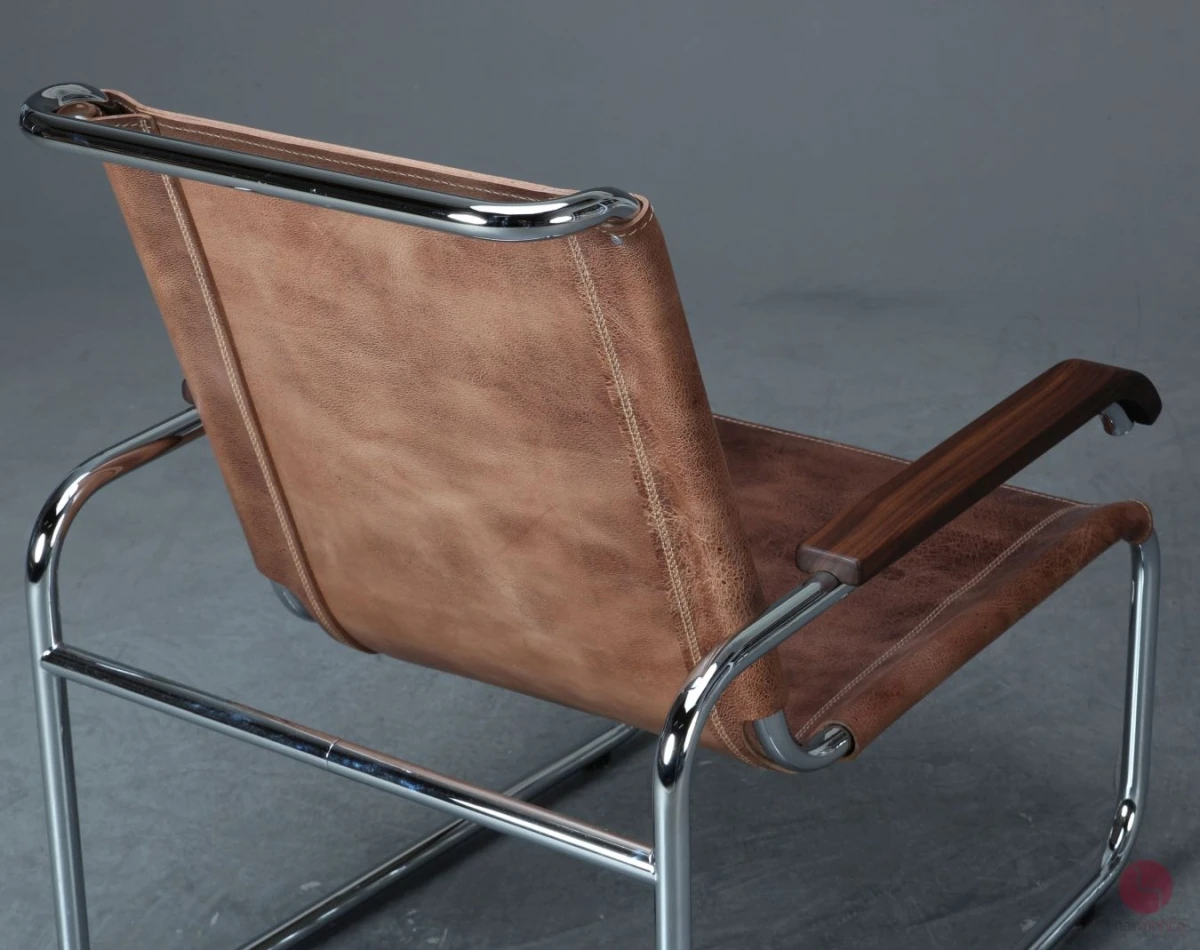 Thonet S35 mit Büffelleder und Nussbaum Armlehnen