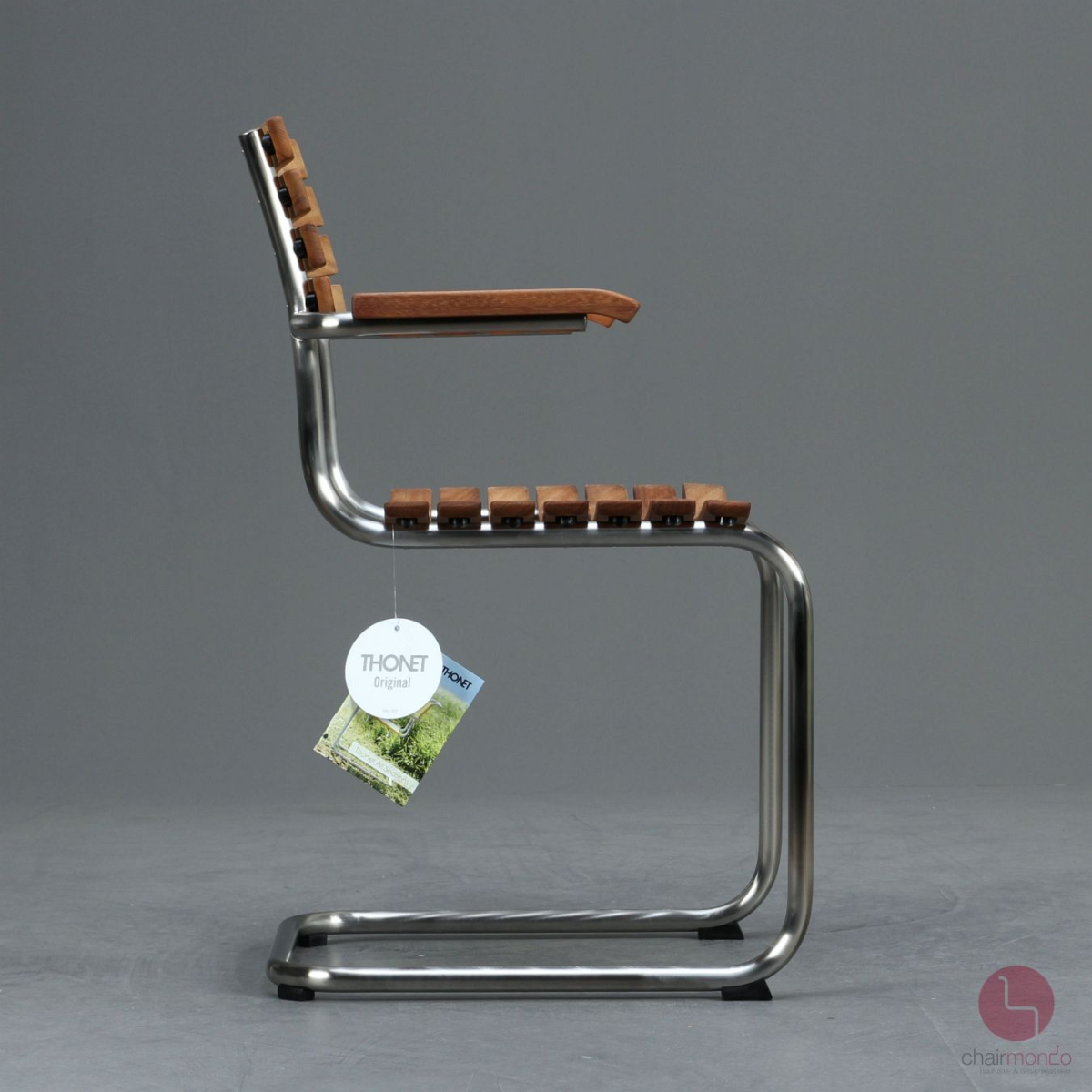 Preview: Thonet S40 F Outdoor Freischwinger mit geölten Iroko-Holzlatten – Rückansicht