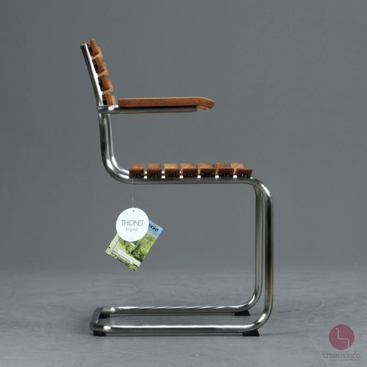 Thonet S40 F Outdoor Freischwinger mit geölten Iroko-Holzlatten – Rückansicht