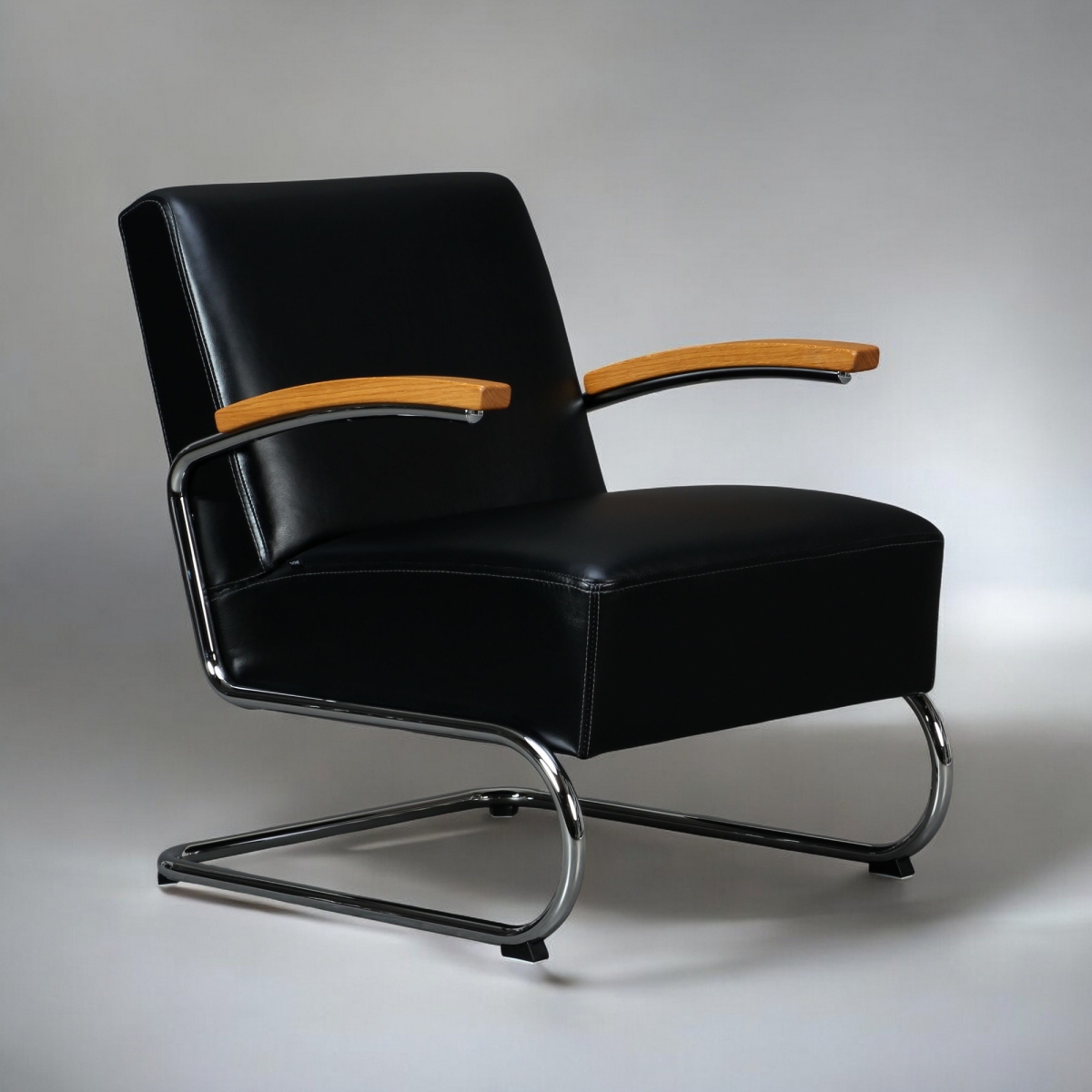 Preview: Thonet S411 naturbelassenes Nappaleder Schwarz mit Eiche Armlehnen