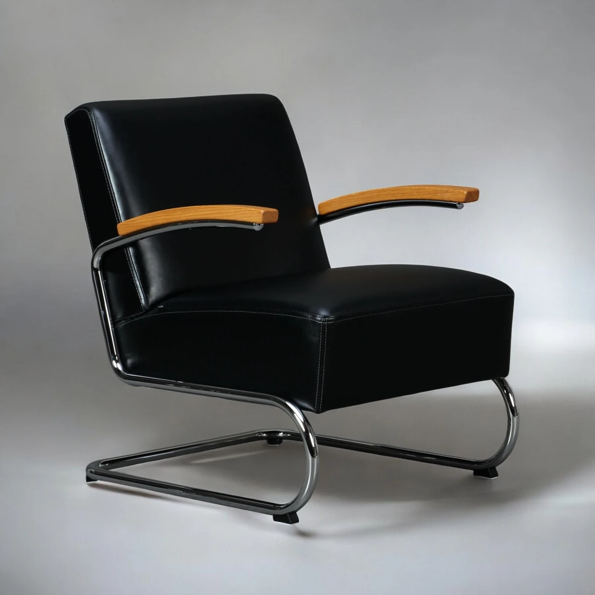 Thonet S411 naturbelassenes Nappaleder Schwarz mit Eiche Armlehnen