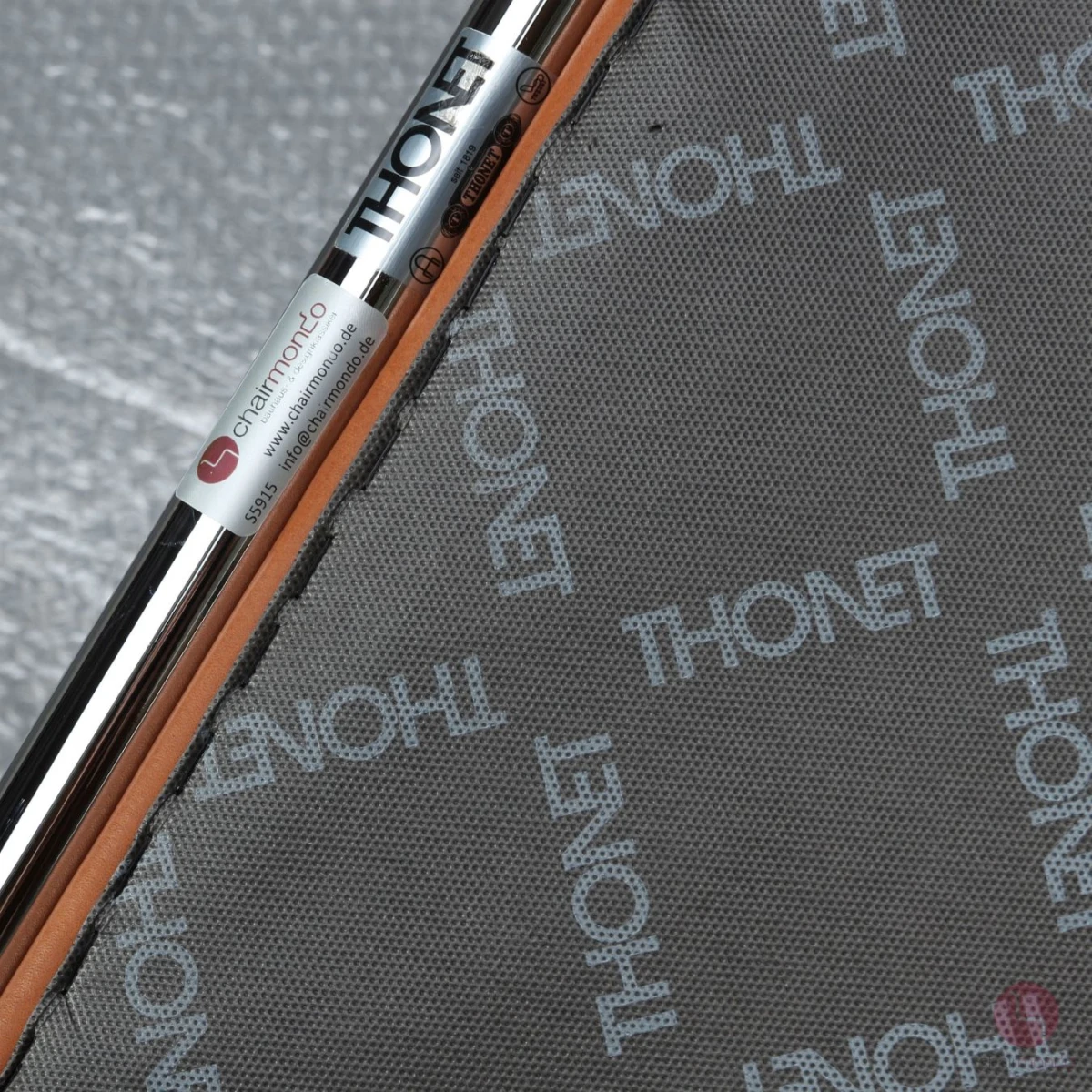 Thonet S411 Leder Sessel mit cognacfarbenem Bezug