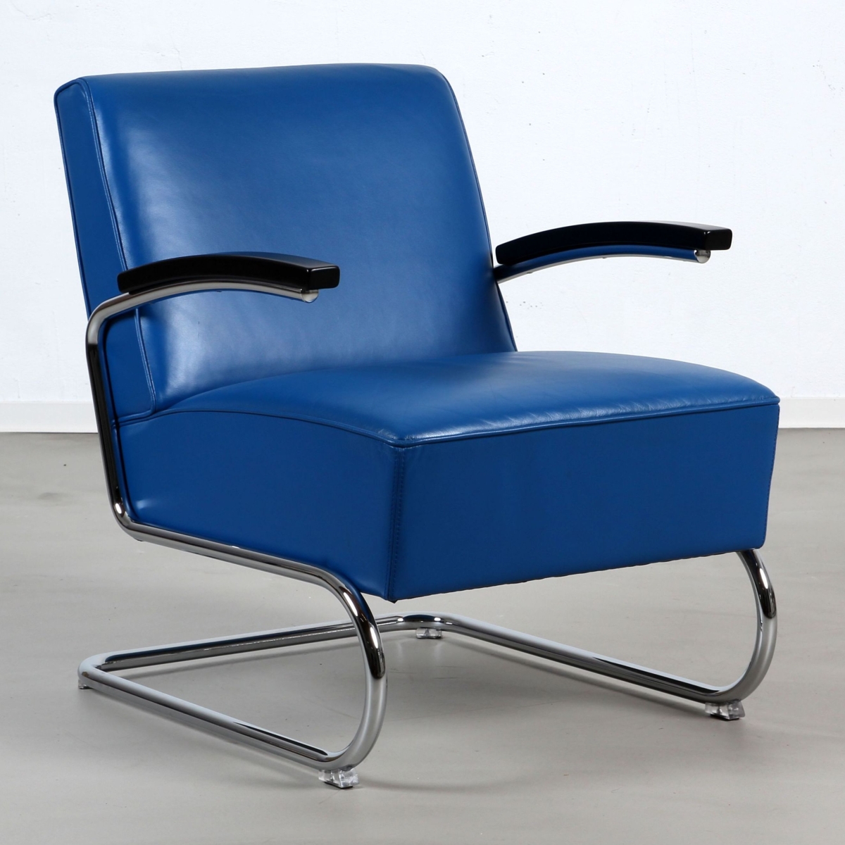 Preview: Thonet S411 Sessel Leder Blau Electro mit Armlehnen Schwarz