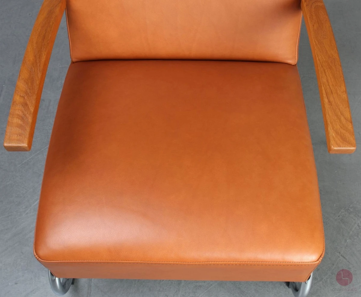 Thonet S411 Sessel mit Fußhocker mit Cognac Leder und Eiche Armlehnen gebraucht
