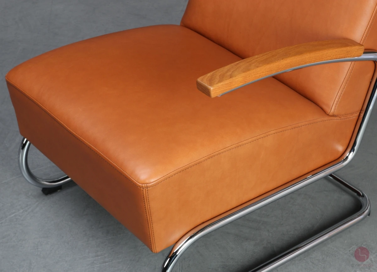 Thonet S411 Sessel mit Fußhocker mit Cognac Leder und Eiche Armlehnen gebraucht