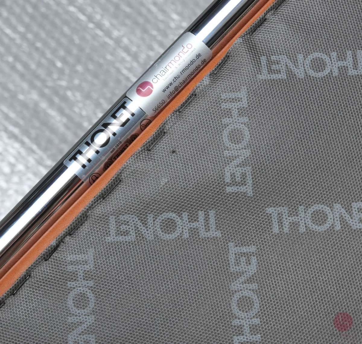 Thonet S411 Sessel mit Fußhocker mit Cognac Leder und Eiche Armlehnen gebraucht