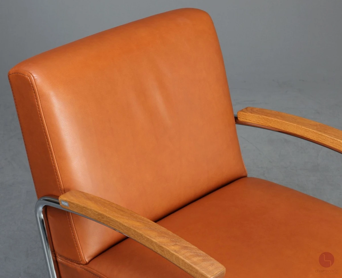 Thonet S411 Sessel mit Fußhocker mit Cognac Leder und Eiche Armlehnen gebraucht