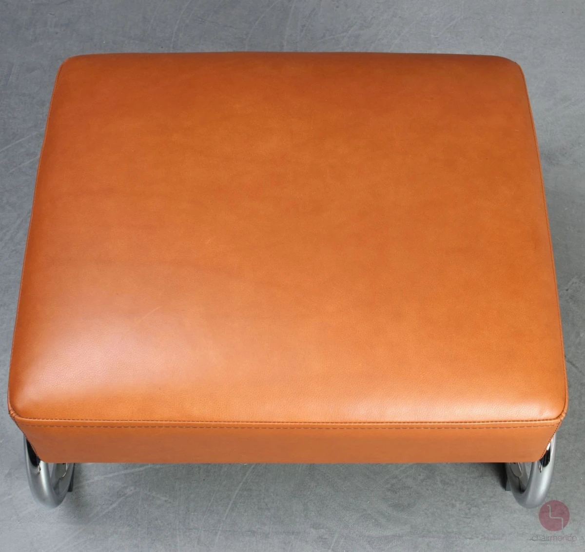 Thonet S411 Sessel mit Fußhocker mit Cognac Leder und Eiche Armlehnen gebraucht