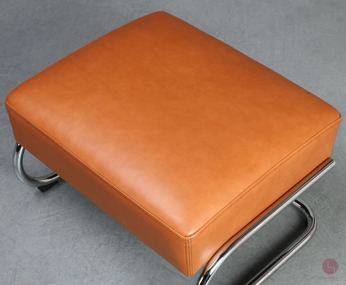 Thonet S411 Sessel mit Fußhocker mit Cognac Leder und Eiche Armlehnen gebraucht