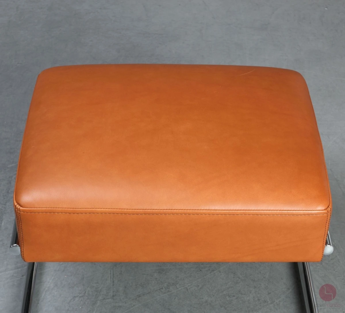 Thonet S411 Sessel mit Fußhocker mit Cognac Leder und Eiche Armlehnen gebraucht