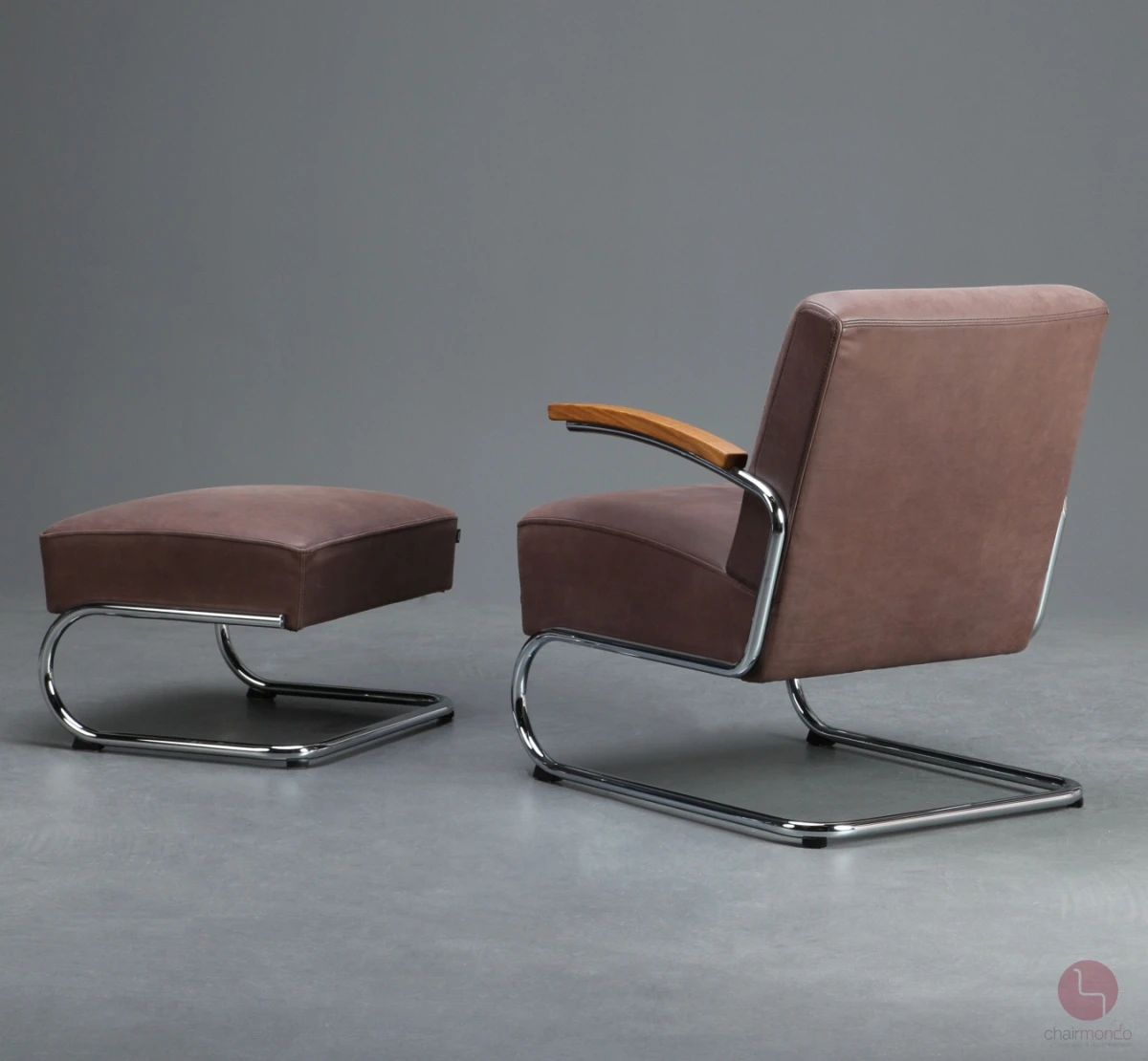 Thonet S411 Sessel mit Fußhocker mit braunem Nubuk Leder und Eiche Armlehnen gebraucht