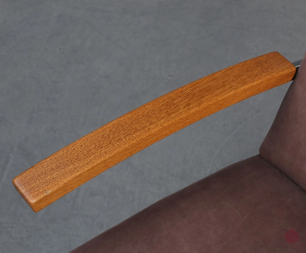 Thonet S411 Sessel mit Fußhocker mit braunem Nubuk Leder und Eiche Armlehnen gebraucht