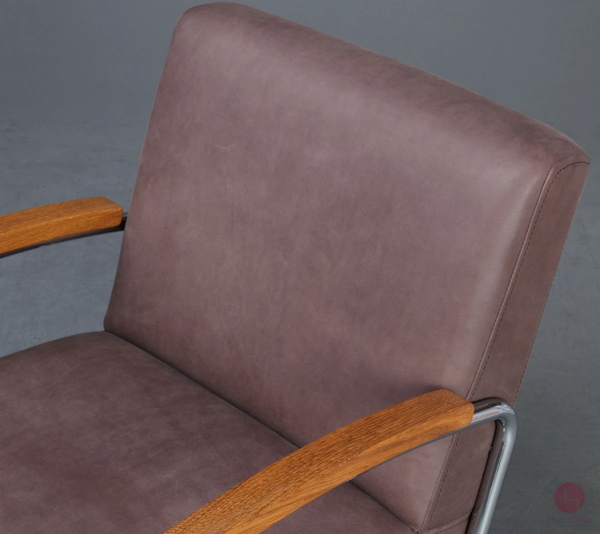 Thonet S411 Sessel mit Fußhocker mit braunem Nubuk Leder und Eiche Armlehnen gebraucht