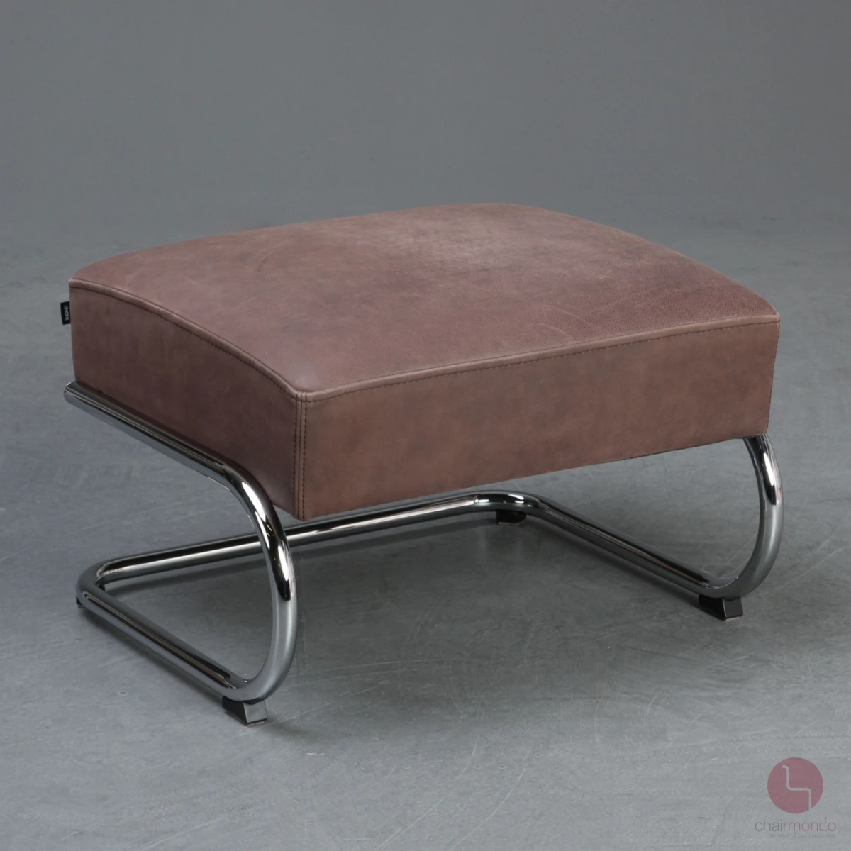 Thonet S411 Sessel mit Fußhocker mit braunem Nubuk Leder und Eiche Armlehnen gebraucht