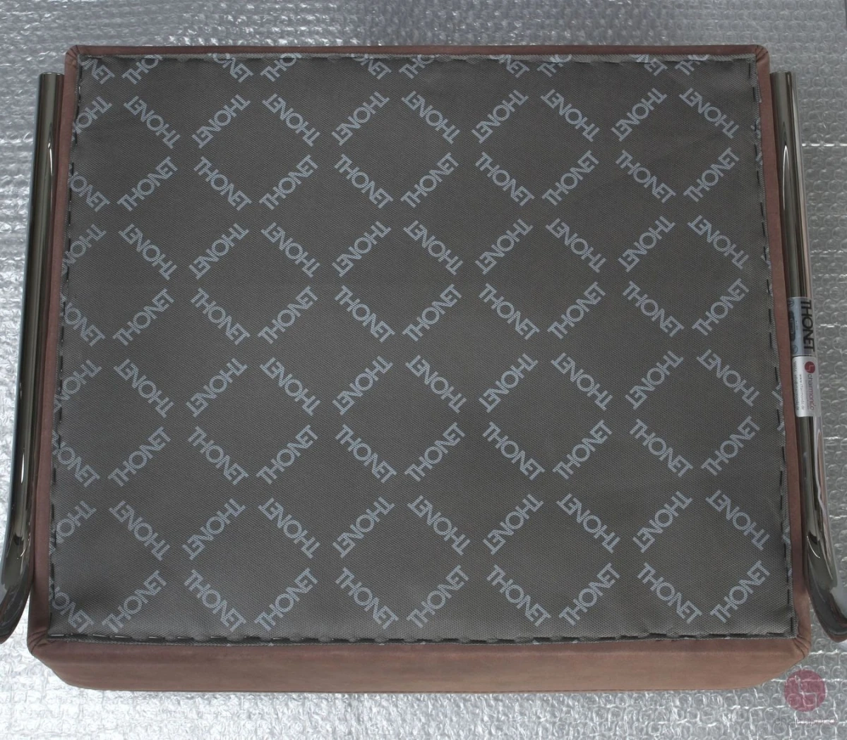 Thonet S411 Sessel mit Fußhocker mit braunem Nubuk Leder und Eiche Armlehnen gebraucht