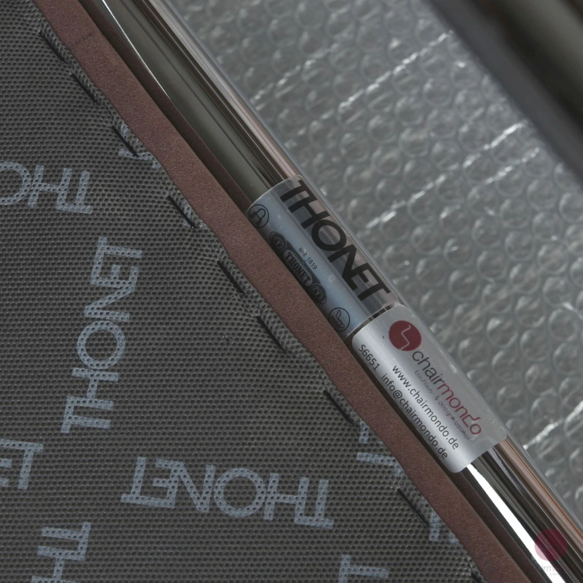 Thonet S411 Sessel mit Fußhocker mit braunem Nubuk Leder und Eiche Armlehnen gebraucht