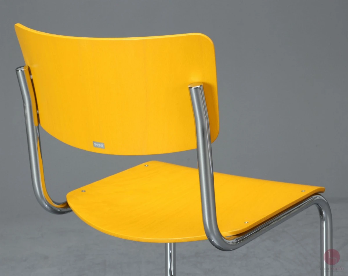 Thonet-S43-Freischwinger-Stuhl-in-Bernsteingelb-Sonderfarbe-bei-chairmondo-Detailansicht-Rückenlehne-rückseitig