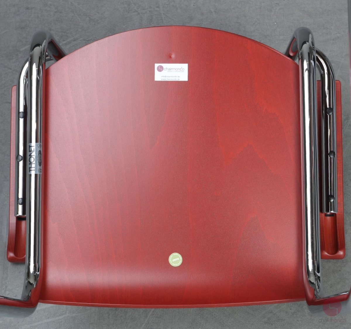 Thonet S43F Freischwinger mit Amlehnen Sitzfläche tomatenrot (RAL 3013) Gestell chrom Rückansicht