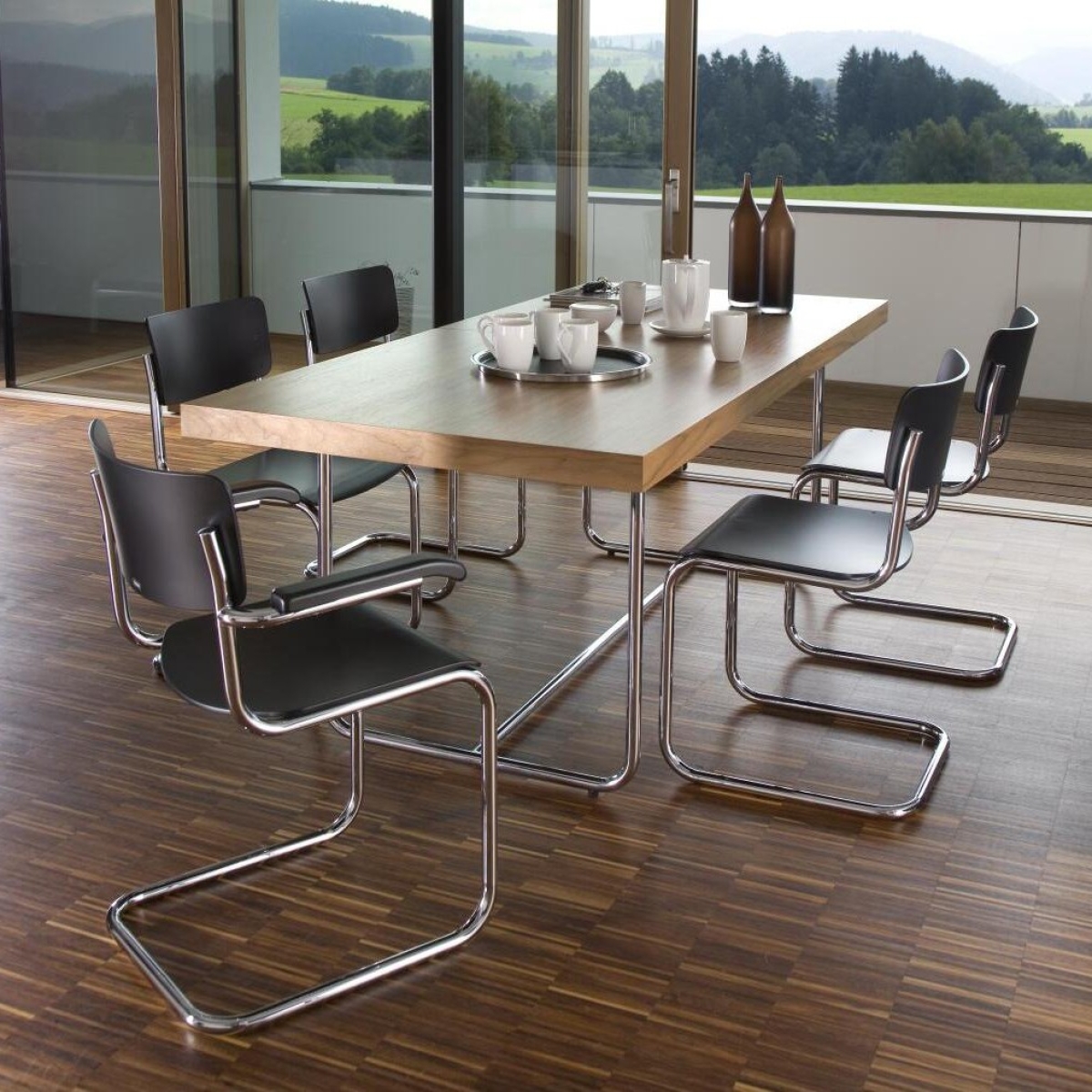 Preview: Thonet S 43 und Tisch S 1070 Interieurbild für S 43 ST