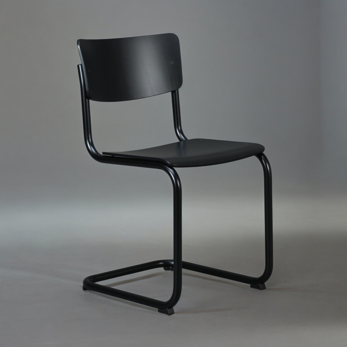 Preview: Thonet S43 Freischwinger Stuhl Gestell Schwarz oder weiß beschichtet Preview: Thonet S43 Freischwinger Stuhl Gestell Schwarz oder weiß beschichtet
