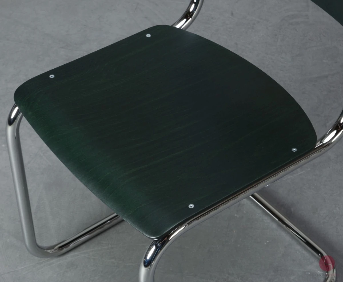 Thonet-S43-Freischwinger-Stuhl-in-Smaragdgrün-Sonderfarbe-bei-chairmondo-Detailansicht-Sitzfläche