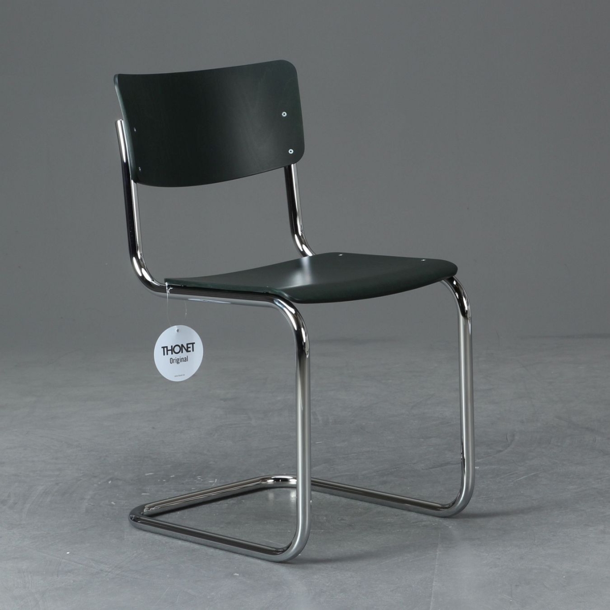 Preview: Thonet-S43-Freischwinger-Stuhl-in-Smaragdgrün-Sonderfarbe-bei-chairmondo-Frontansicht